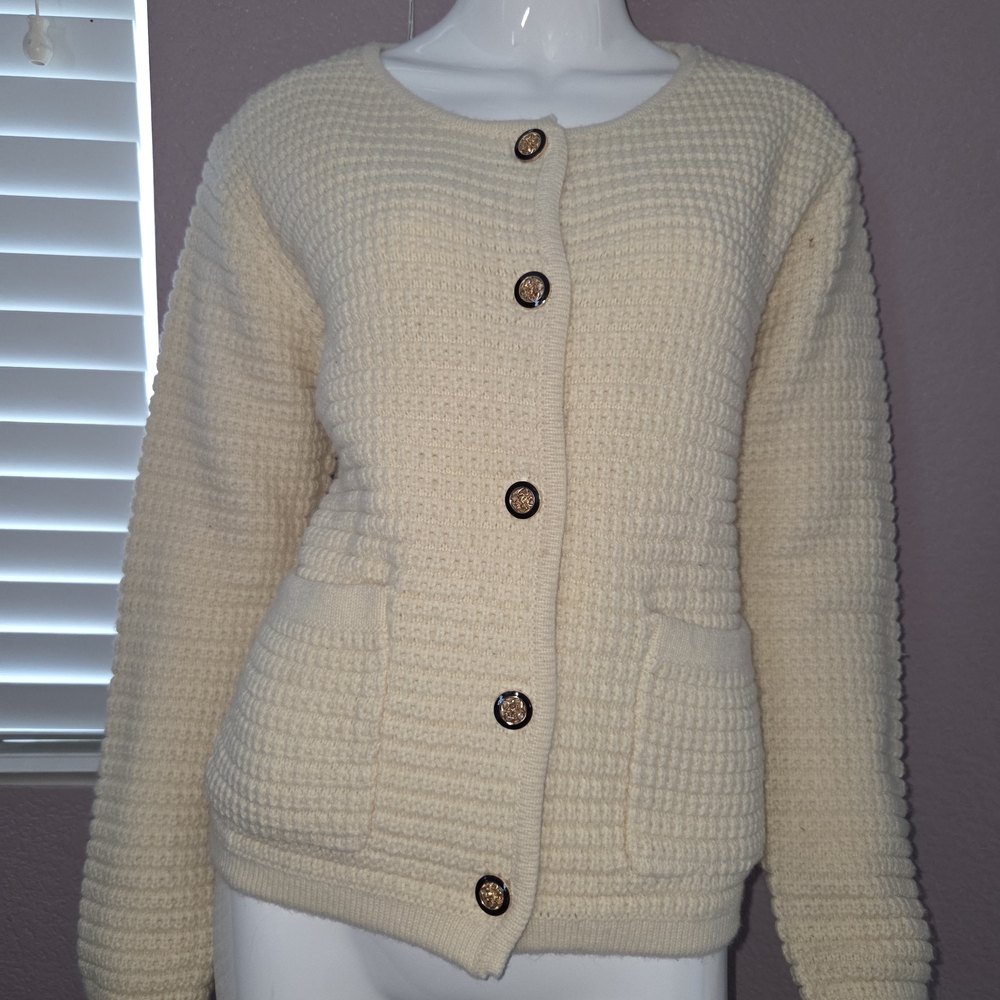 Elegant Beige Button-Up Cardigan - Picture 3 of 3
